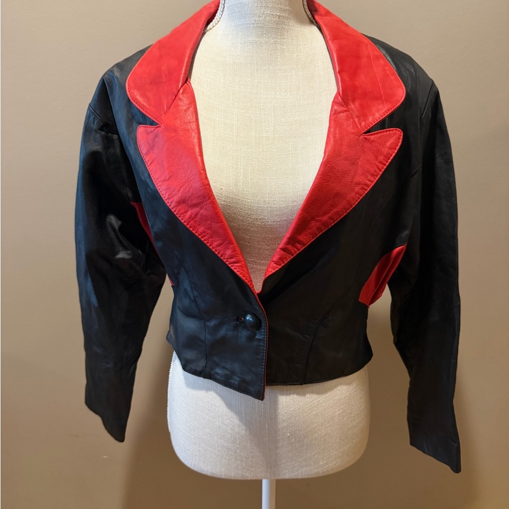 Stylish Vintage Cropped Black and Red Women's Leather Jacket